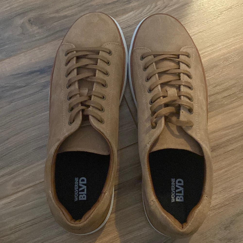 Mens Wolverine Shoes size 10 Like new